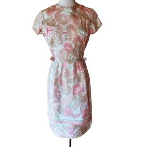 1950s Unlabeled Pale Floral,‎ Multi-Color Silk Wigg